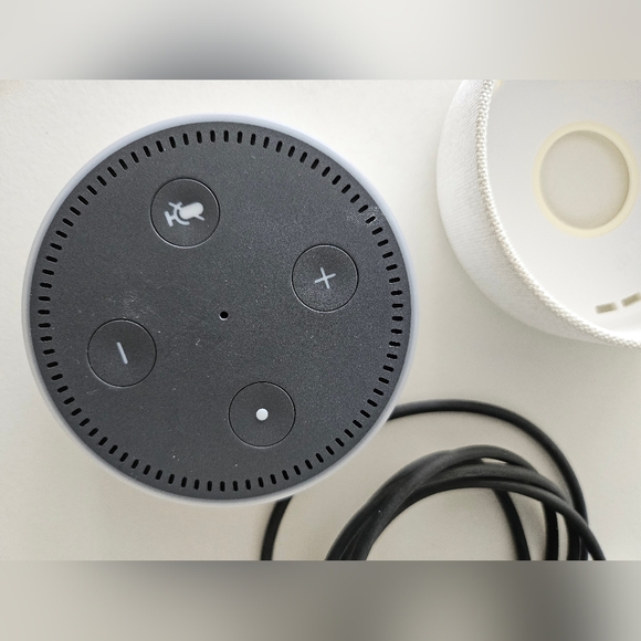 Amazon Echo Dot (2nd Generation) Smart Speaker  RS03QR W/ Cover - Picture 5 of 10